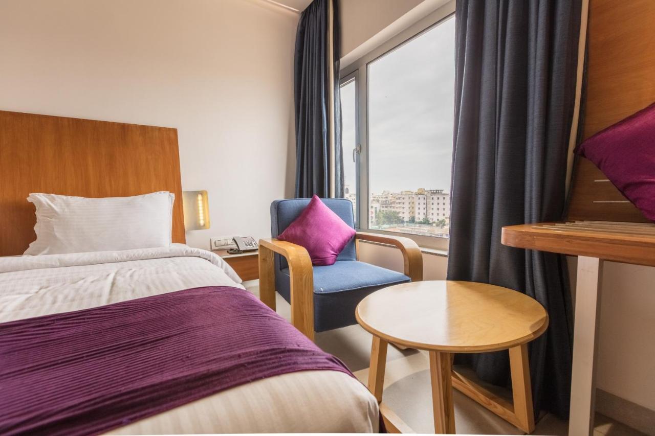 Hotel Aira Vijayawāda Zewnętrze zdjęcie